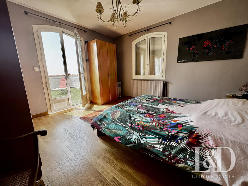 Maison - 313 m² - 9 pièces