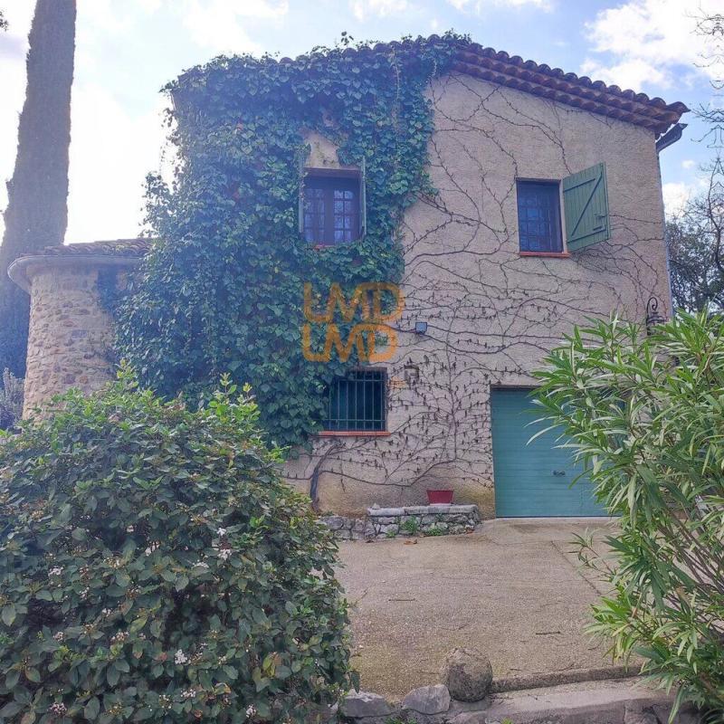 Propriété - 219 m² - 6 pièces