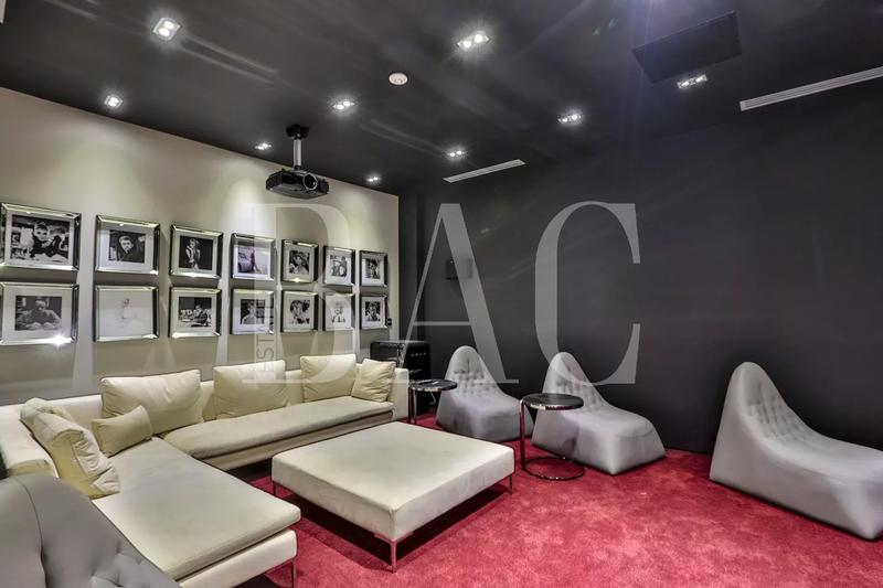 Villa - 1 000 m² - 22 pièces