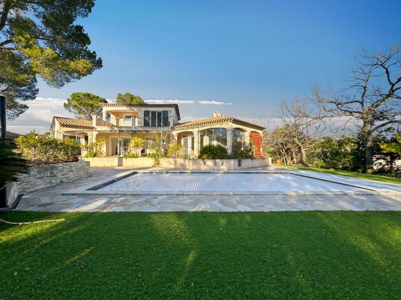 Maison - 192 m² - 6 pièces