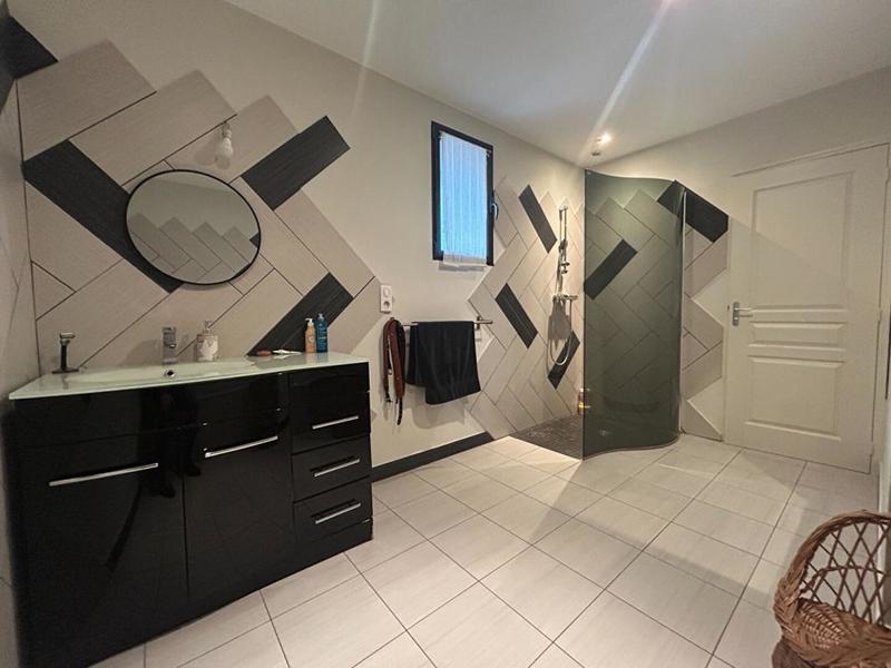 Maison - 185 m² - 8 pièces