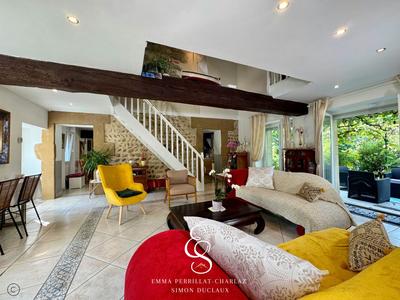 Maison - 400 m² - 16 pièces