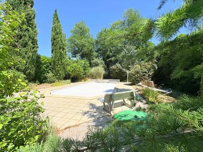 Propriété - 202 m² - 7 pièces