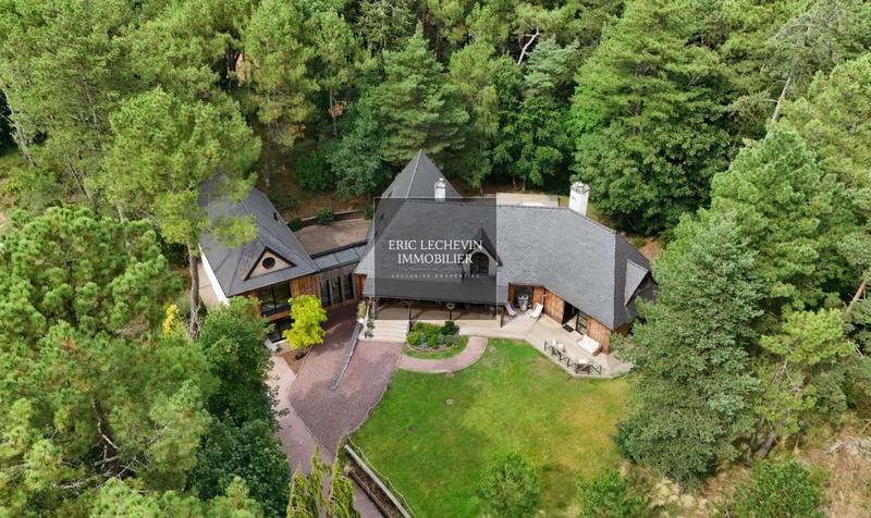 Villa - 370 m² - 16 pièces