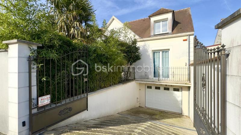 Maison - 239 m² - 6 pièces