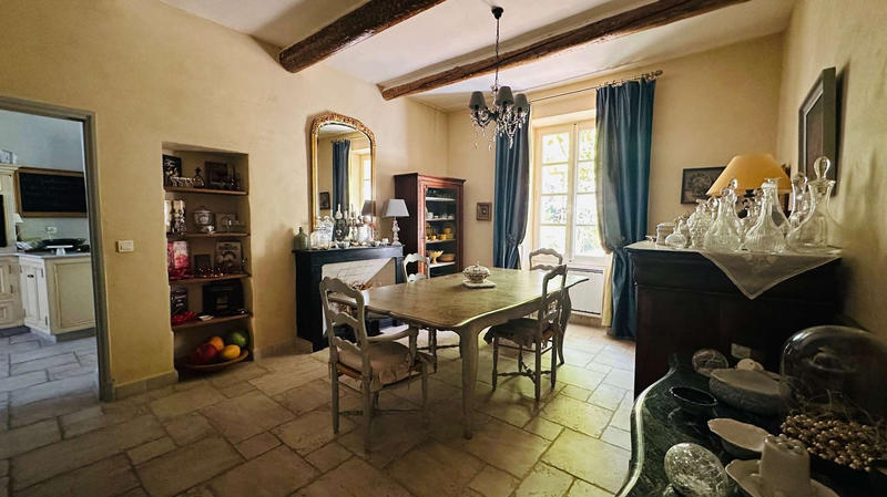 Maison - 300 m² - 9 pièces