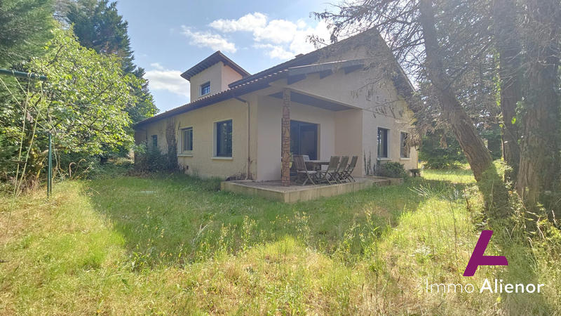 Maison - 215 m² - 9 pièces