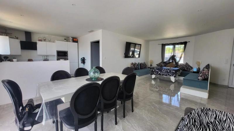 Propriété - 146 m² - 8 pièces