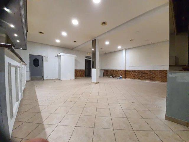 Local commercial - 94 m² - 1 pièce