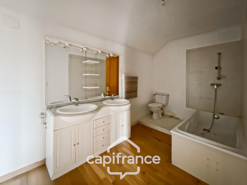 Maison - 93 m² - 5 pièces