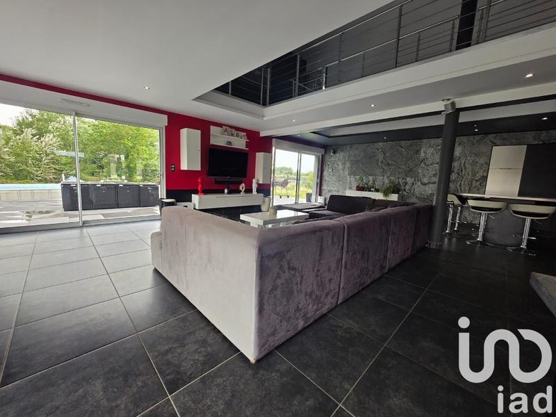 Maison - 330 m² - 10 pièces