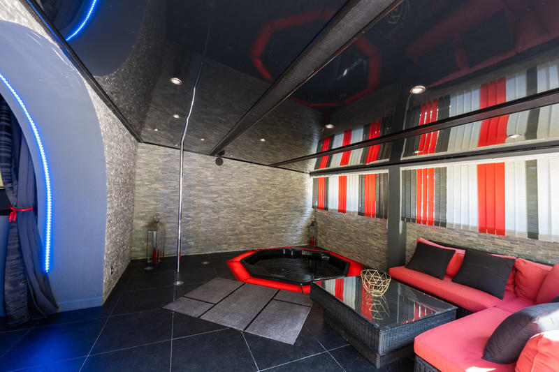 Propriété - 325 m² - 8 pièces