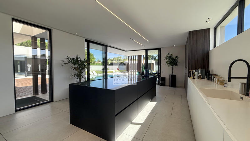 Maison - 282 m² - 7 pièces