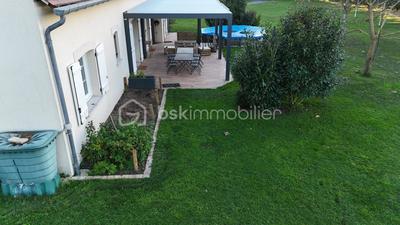 Propriété - 223 m² - 9 pièces