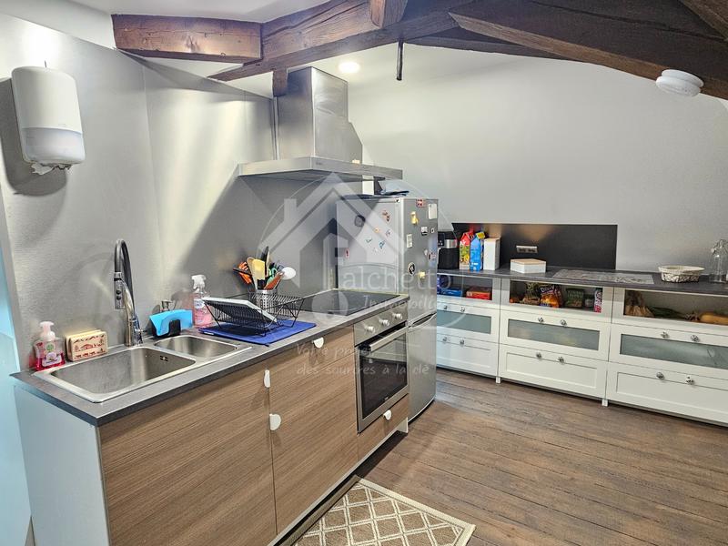 Maison - 230 m² - 9 pièces