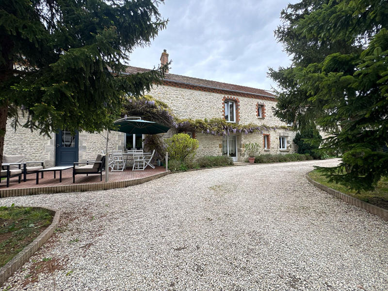 Maison - 240 m² - 8 pièces