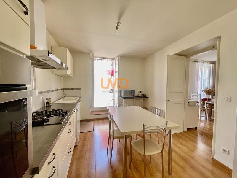 Maison - 230 m² - 10 pièces