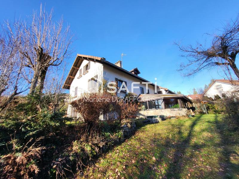 Maison - 275 m² - 10 pièces