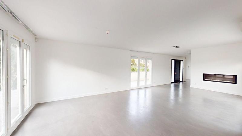 Maison - 203 m² - 5 pièces