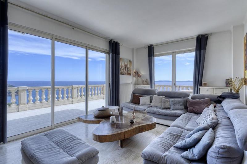 Maison - 255 m² - 8 pièces