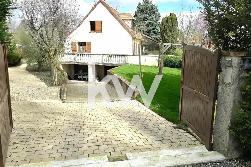 Maison contemporaine - 268 m² - 7 pièces