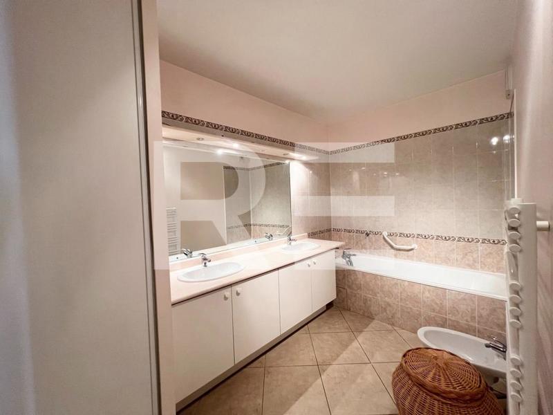 Appartement - 170 m² - 7 pièces