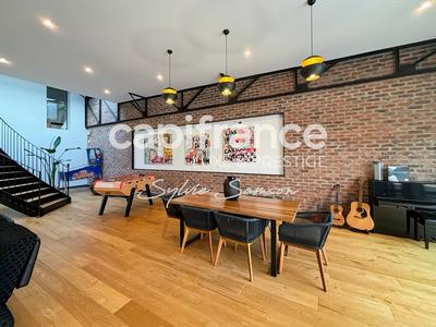 Maison - 477 m² - 12 pièces