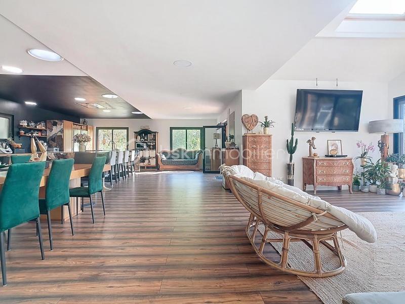 Demeure - 310 m² - 8 pièces