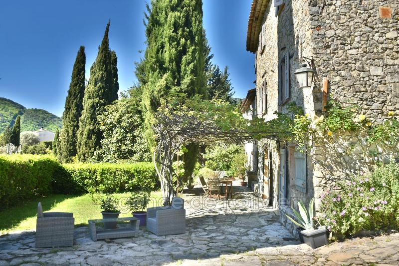 Mas - 185 m² - 5 pièces