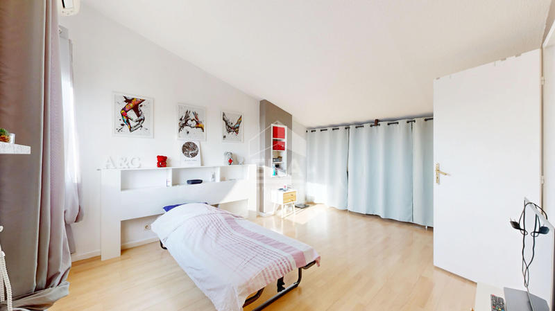 Maison - 98 m² - 5 pièces