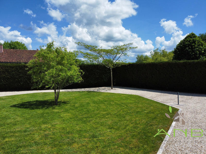 Maison - 305 m² - 8 pièces