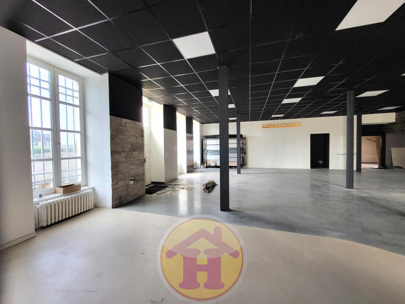Local commercial - 297 m² - 3 pièces