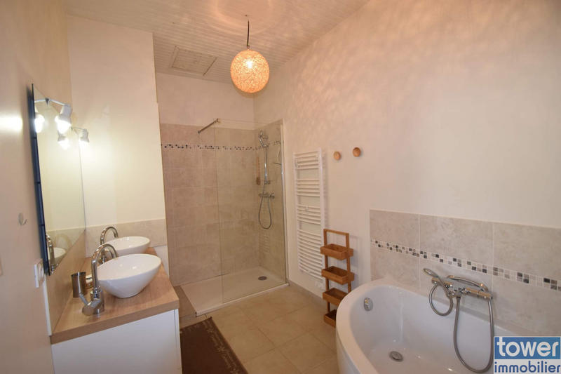 Maison - 309 m² - 12 pièces