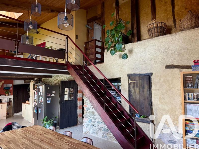 Maison - 217 m² - 6 pièces