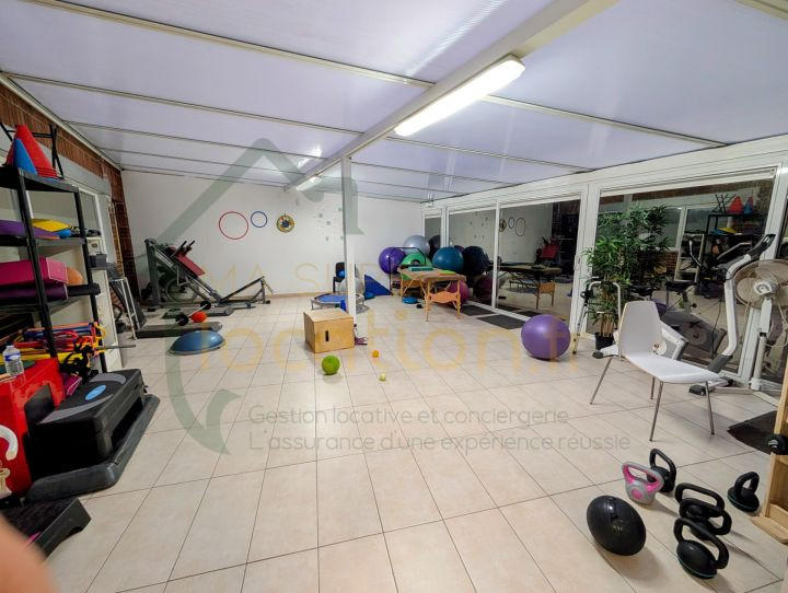 Local commercial - 370 m² - 14 pièces