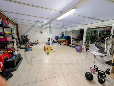 Local commercial - 370 m² - 14 pièces