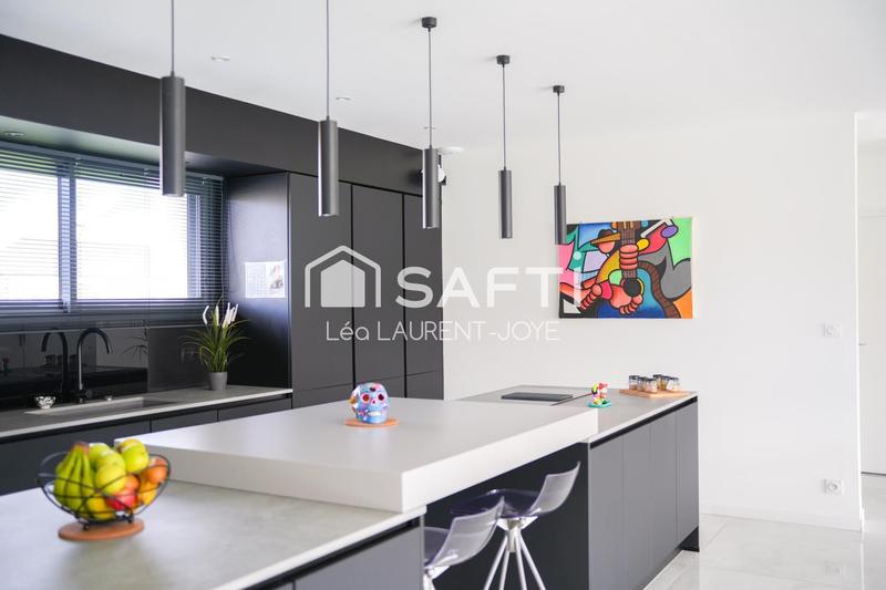 Maison - 237 m² - 7 pièces