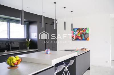 Maison - 237 m² - 7 pièces