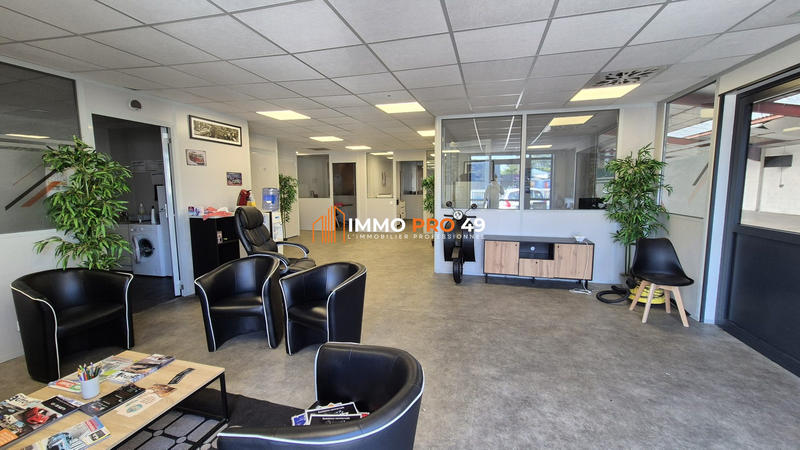 Local d'activités - 1 593 m²