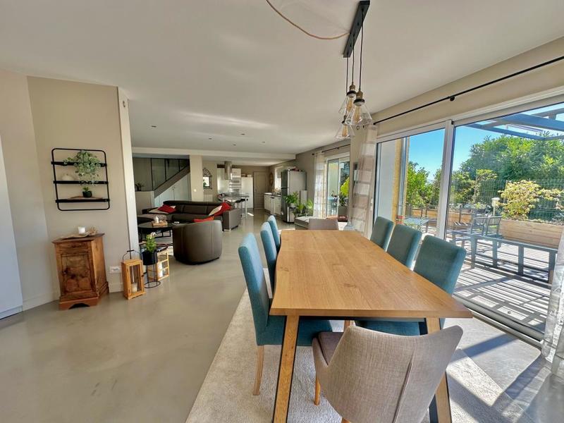Maison - 145 m² - 5 pièces