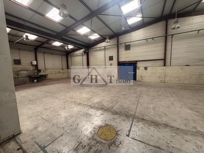 Entrepôt - 1 100 m²