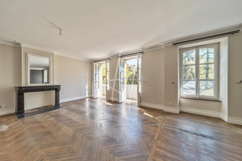 Appartement - 185 m² - 6 pièces