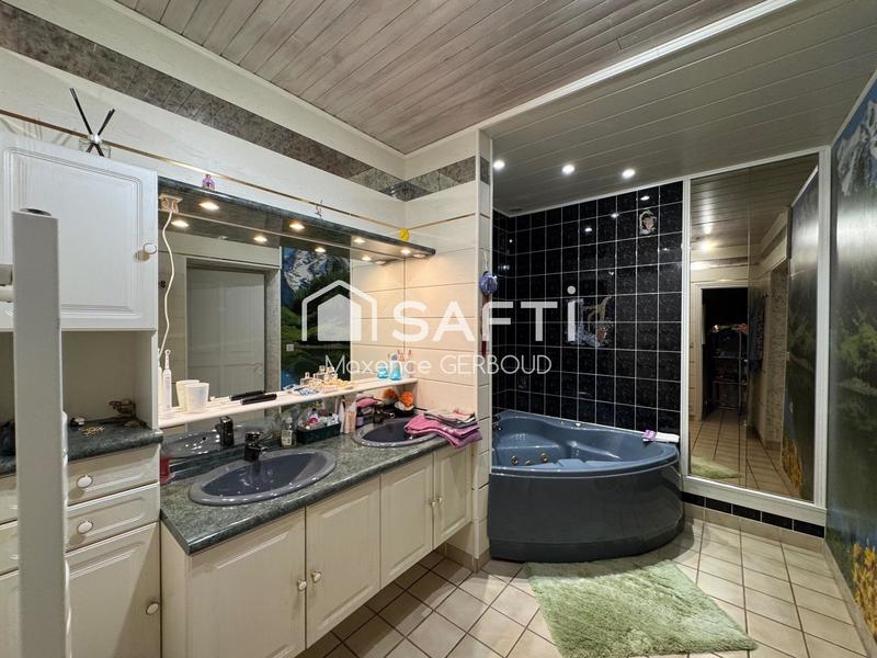 Maison - 184 m² - 8 pièces