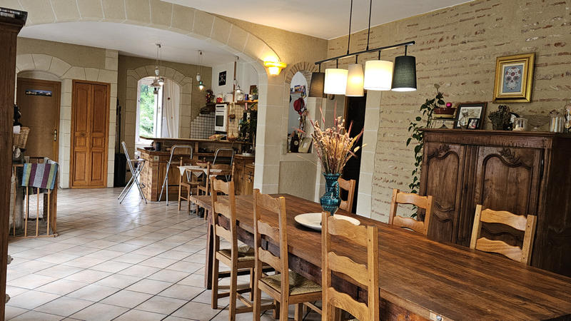 Maison - 600 m² - 20 pièces