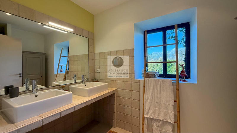 Maison - 280 m² - 9 pièces