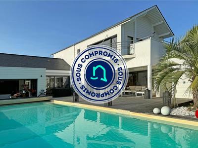 Villa - 240 m² - 7 pièces