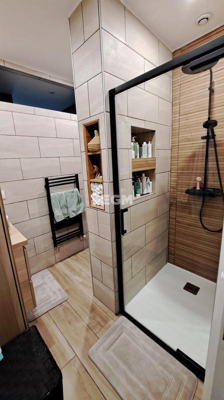 Maison - 180 m² - 6 pièces