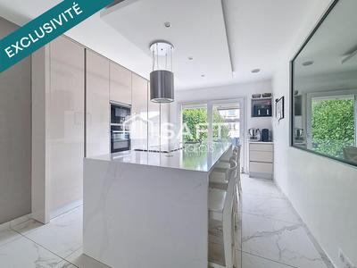 Maison - 209 m² - 8 pièces