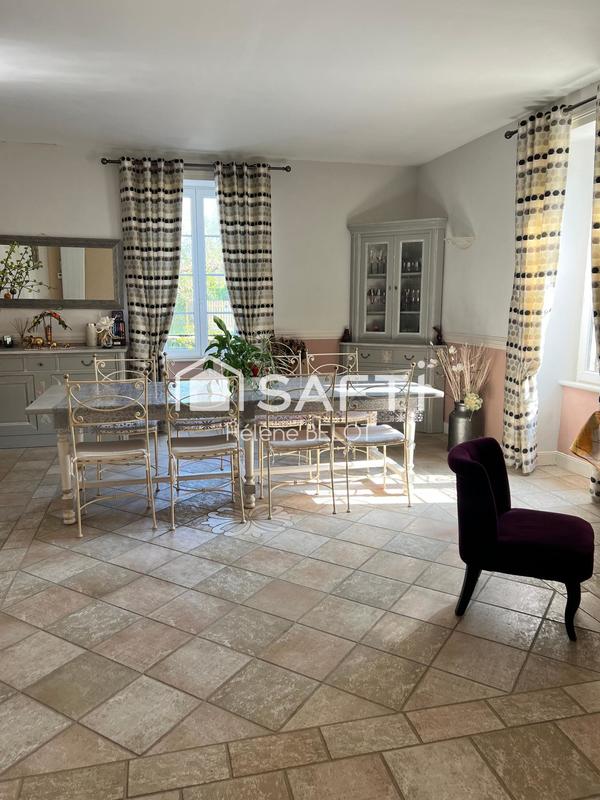 Maison - 230 m² - 7 pièces