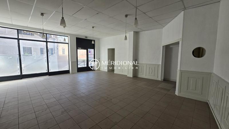 Local commercial - 110 m² - 5 pièces